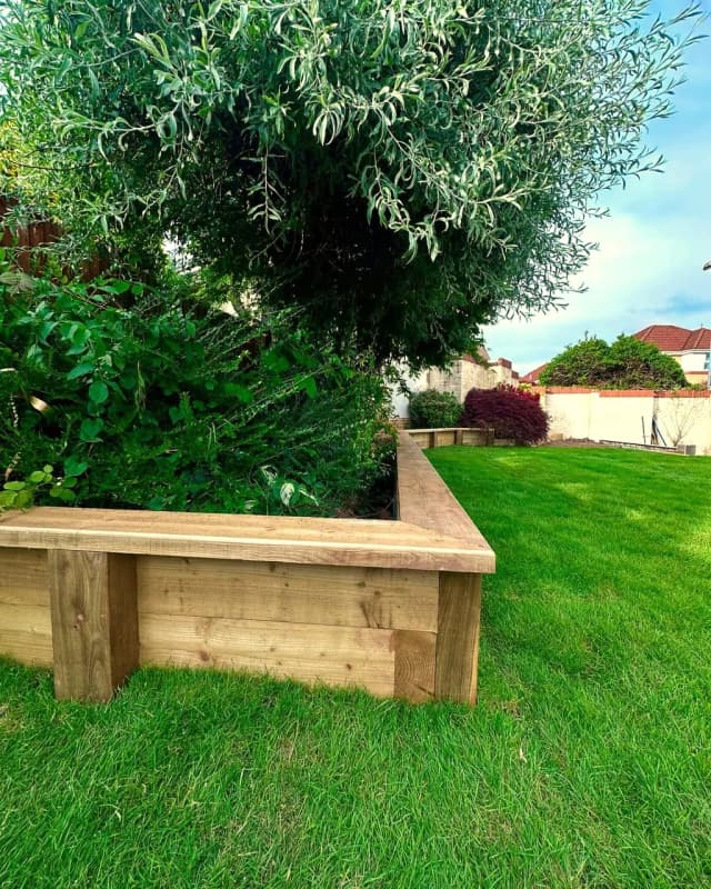 Retaining Walls & Raised Planters